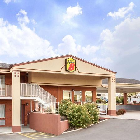 Super 8 By Wyndham Salina/Scenic Hills Area Otel Dış mekan fotoğraf