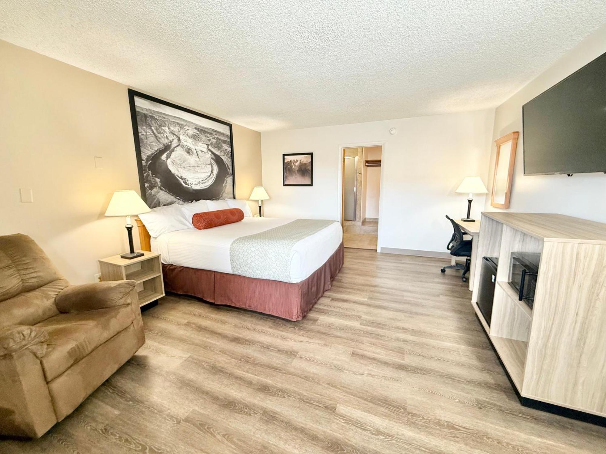 Super 8 By Wyndham Salina/Scenic Hills Area Otel Dış mekan fotoğraf